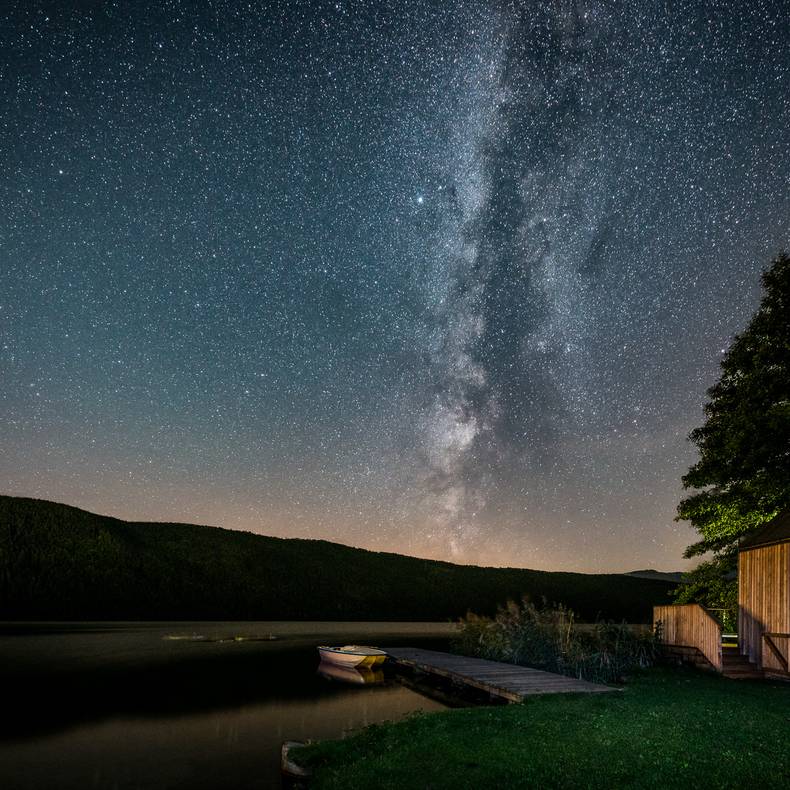 <p>Biwak im Schilf mit Sternenhimmel, Millstätter See</p>