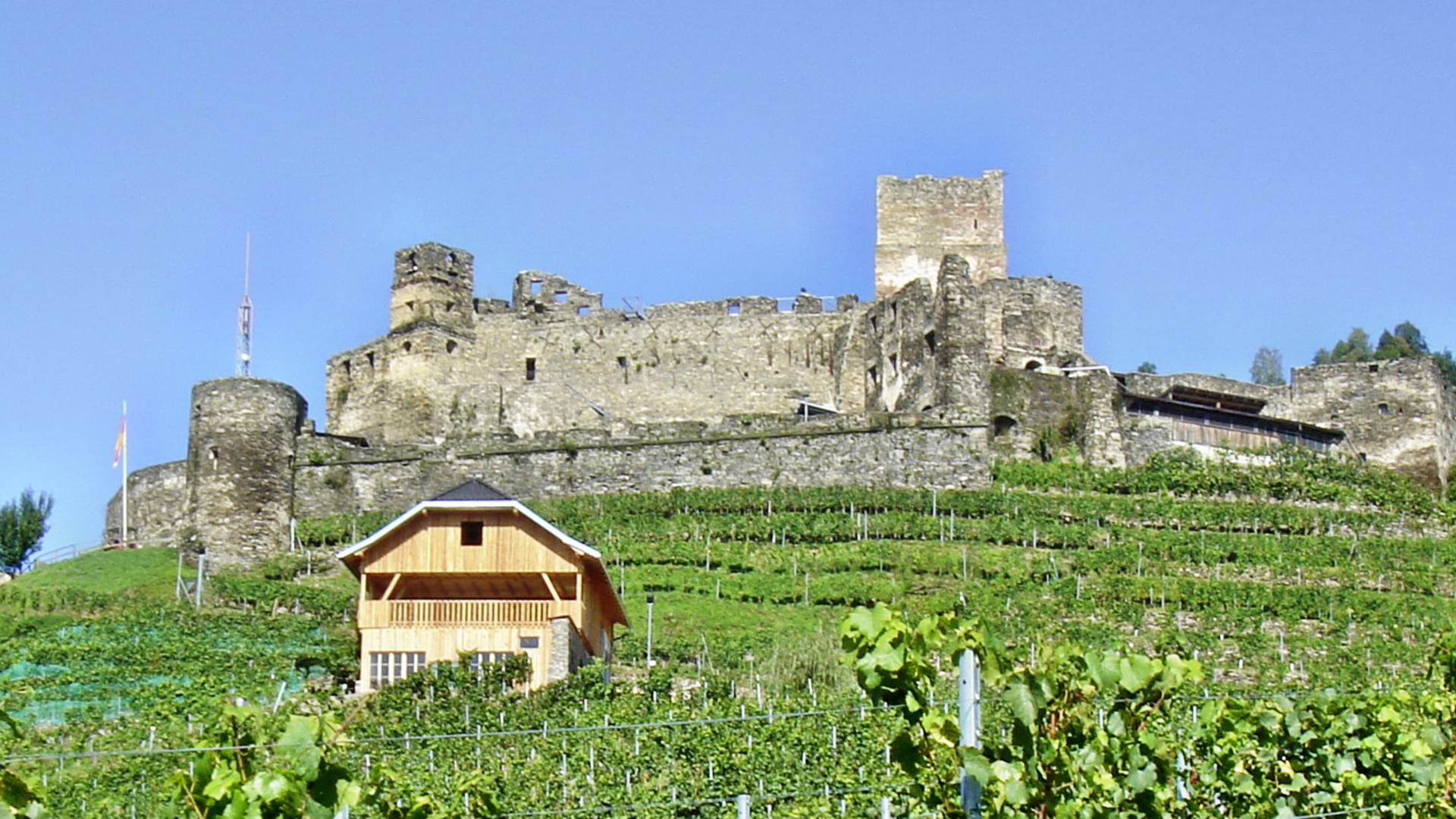 <p>Burgen und Schlösser in Kärnten, Burgruine Glanegg</p>