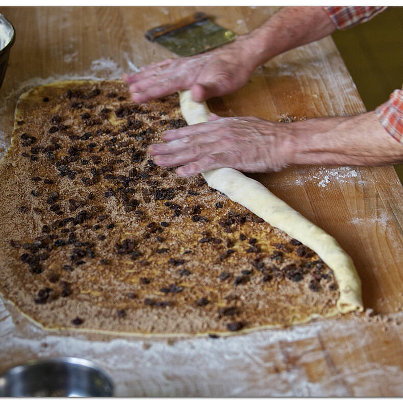 Beim Reindling backen