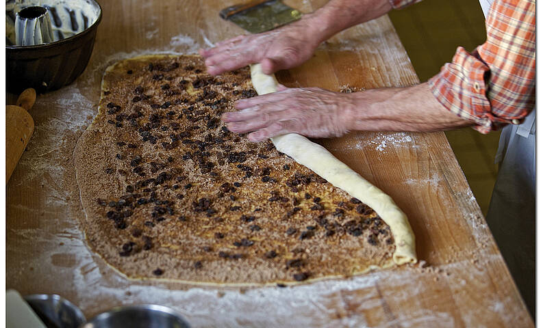 Beim Reindling backen