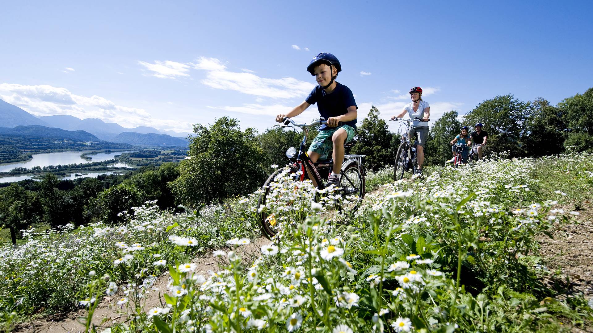 Radfahren entlang der Drau