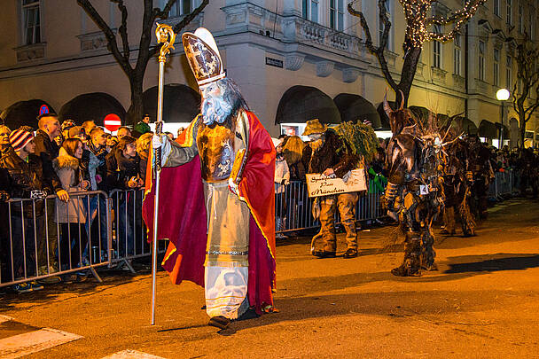 Perchtenumzug in Klagenfurt mit Nikolaus
