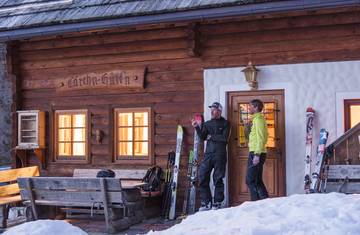 <p>Lärchenhütte im Winter bei der Nockberge-Trail Skidurchquerung</p>