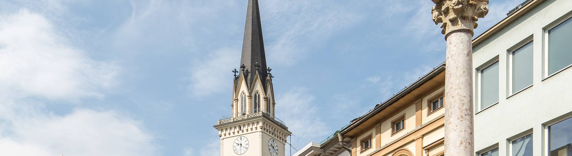 Mit seinen 94 Metern ist der Turm der Jakobskirche, der bereits im Mittelalter berühmt war und mehrfach umgestaltet wurde, der höchste Kärntens.
