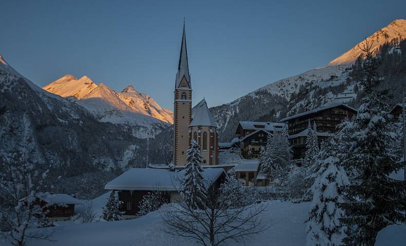 Heiligenblut bei Nacht im Winter