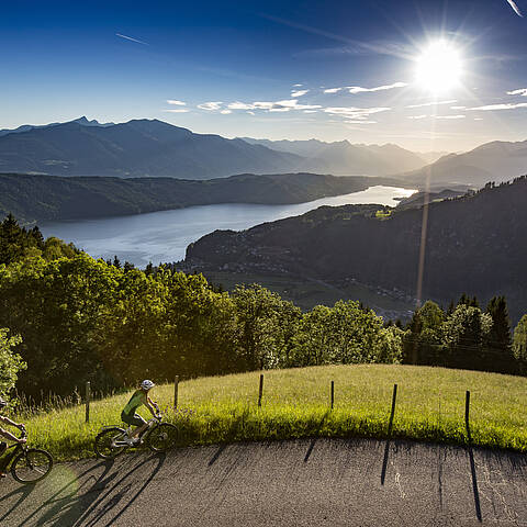 Seenschleife Etappe2 05 MillstaetterSee EBike Archiv MTG JoergReuther