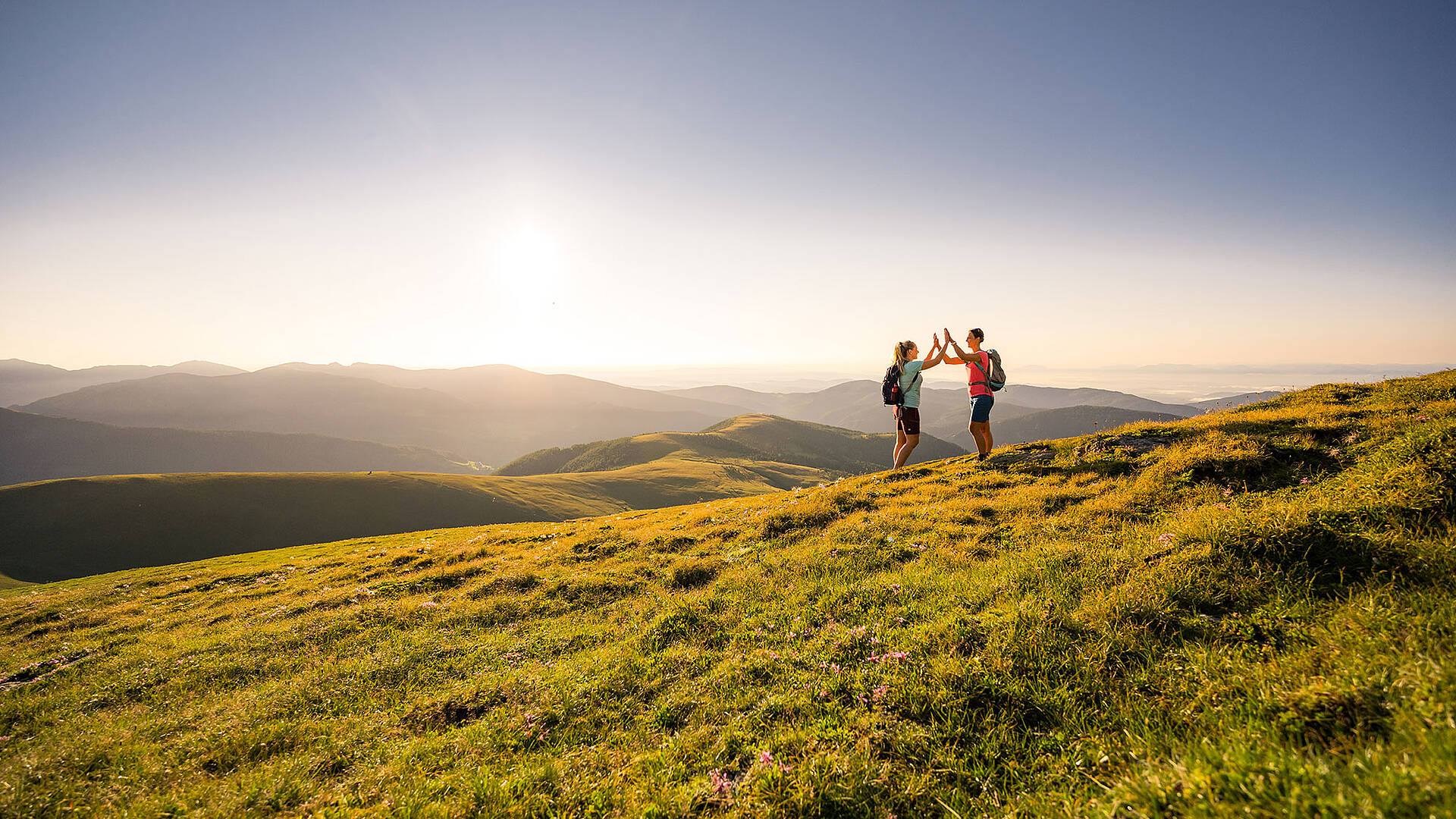 Mädels beim Wandern am Nockberge Trail