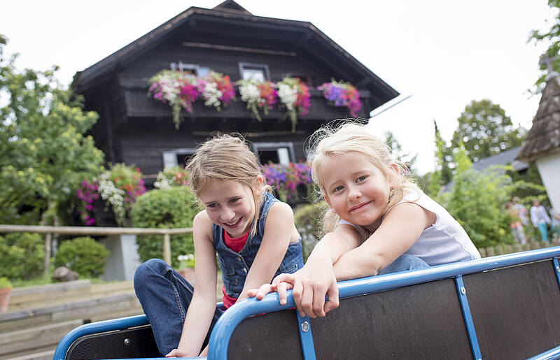 Familie im Naturel Hoteldorf Schoenleitn