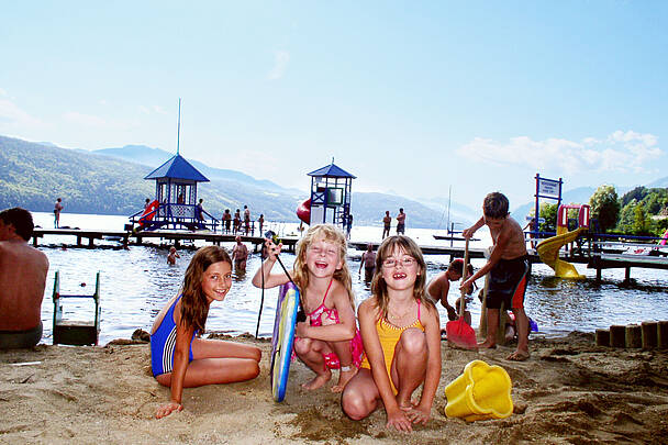 Komfort Campingpark Burgstaller Kinder am Strand