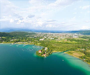 La baia orientale del lago W&ouml;rthersee