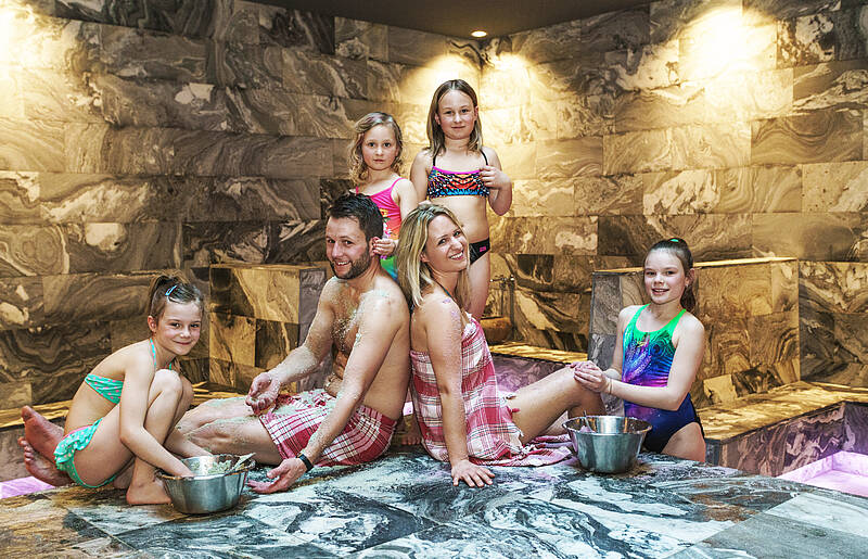 Familienschwitzen im Hamam der KaerntenTherme