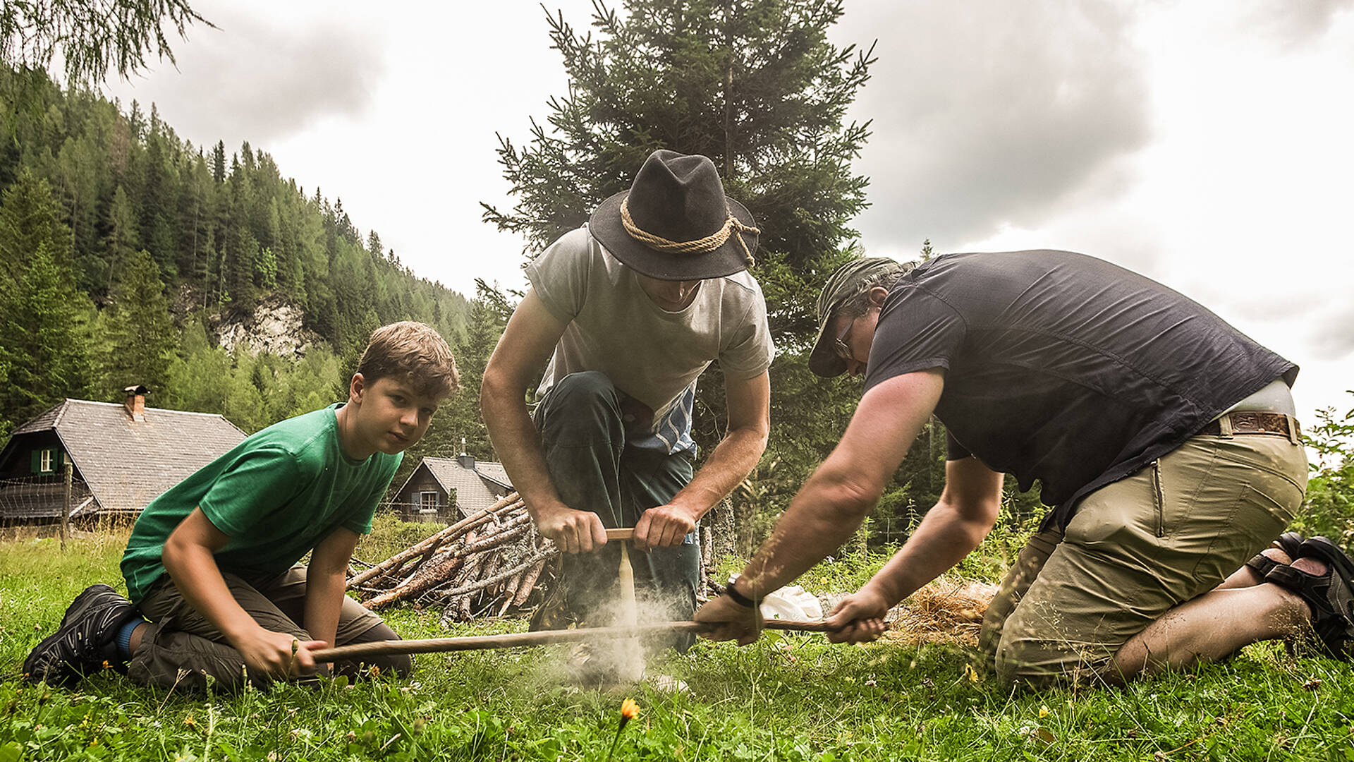 Ein Tag in der Wildnis Feuer machen