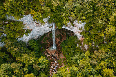 Blick auf den Wildensteiner Wasserfall in Gallizien