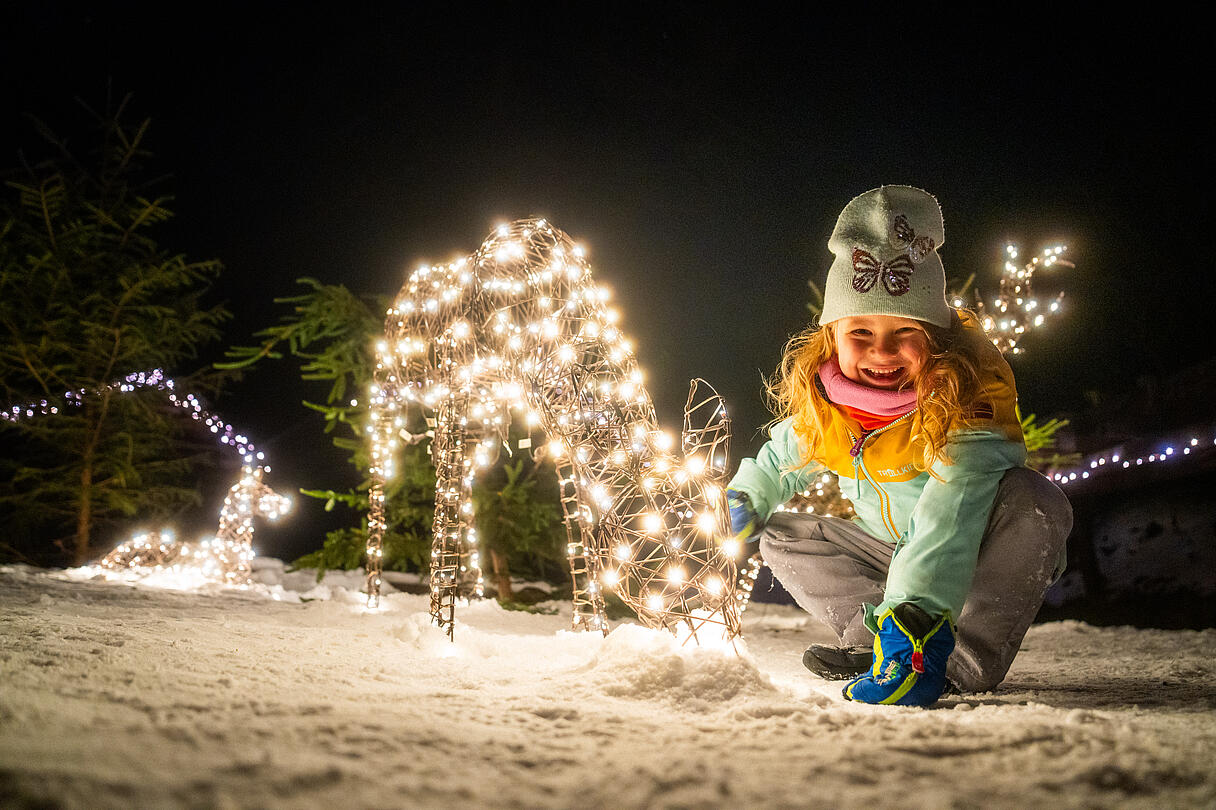 Familie am Lichterweg beim Mallnitzer Bergadvent Familie am Lichterweg beim Mallnitzer Bergadvent