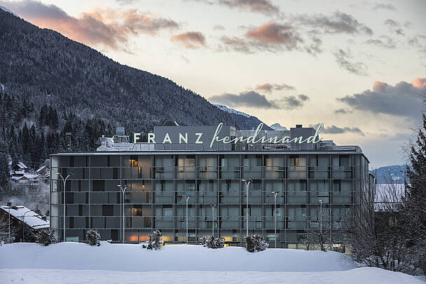 FRANZ ferdinand Mountain Resort Nassfeld_Hotel im Schnee