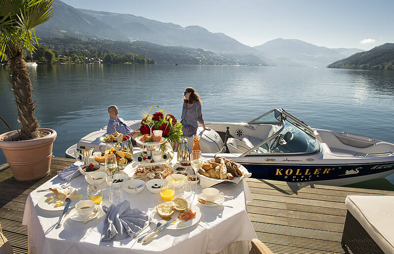 KOLLERs Hotel Fruehstueck am Motorboot 