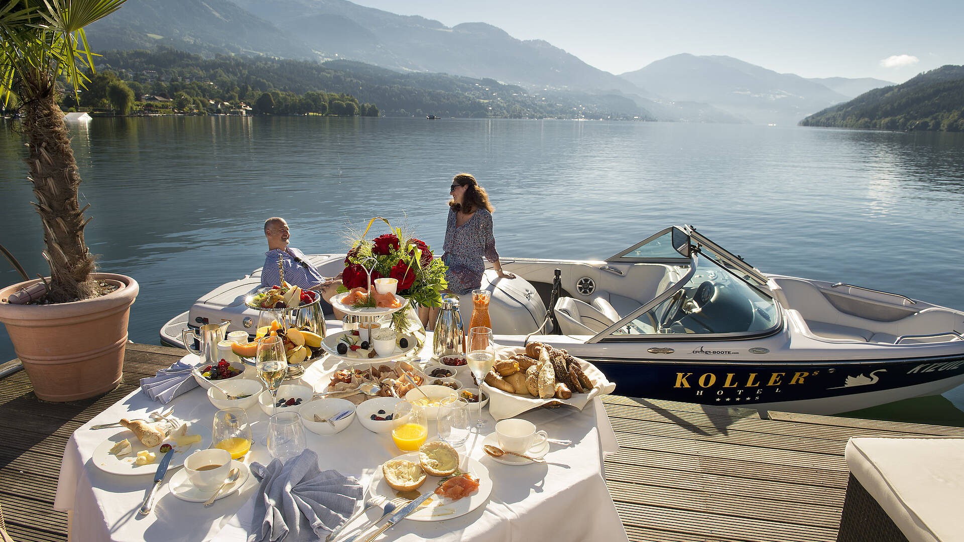 KOLLERs Hotel Fruehstueck am Motorboot 